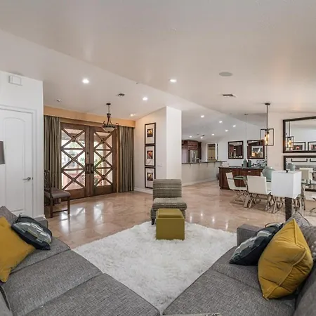 Private Executive Home, Pet Friendly, Walkable